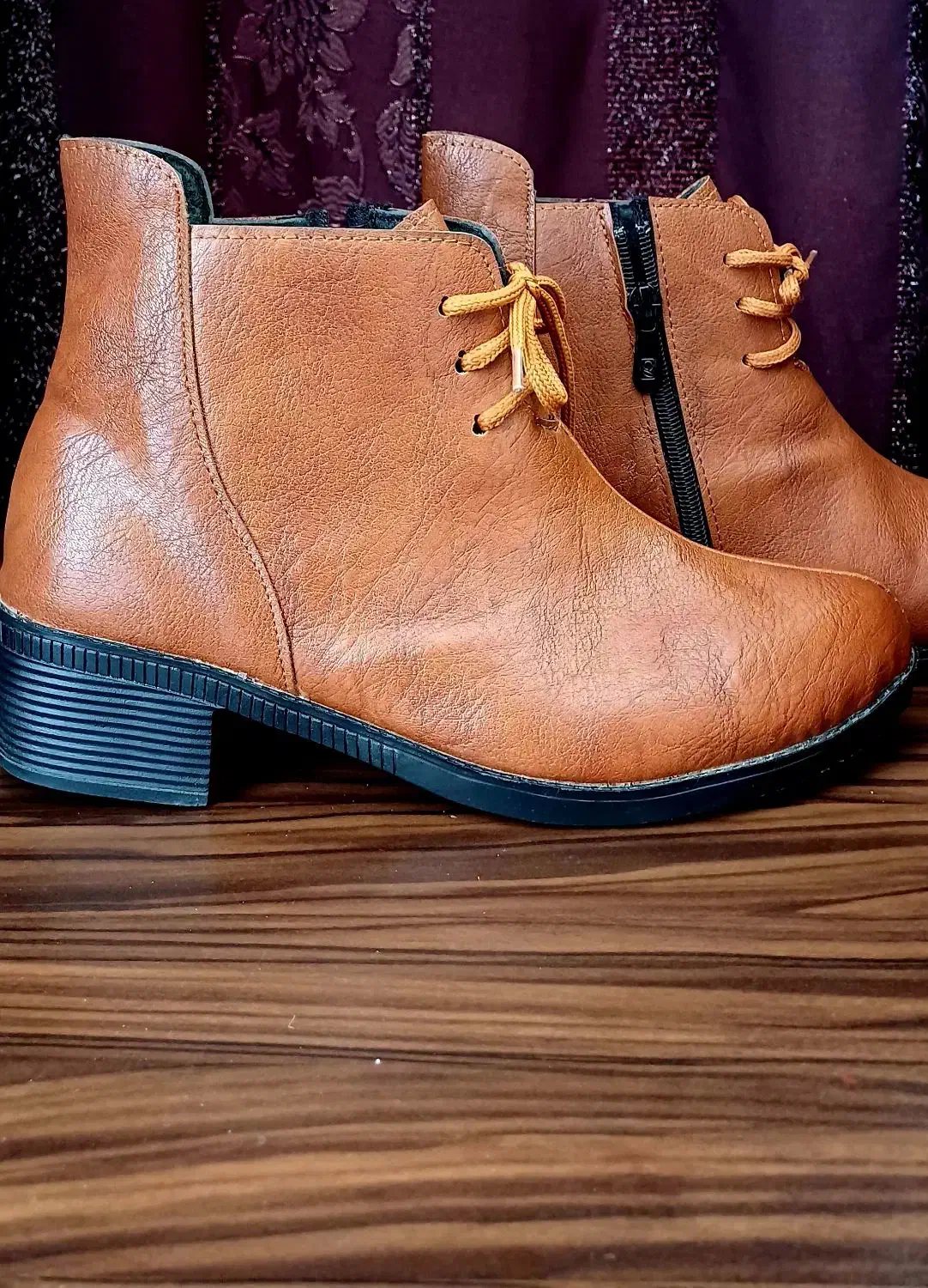 نیم بوت|کیف، کفش، کمربند|بروجن, |دیوار