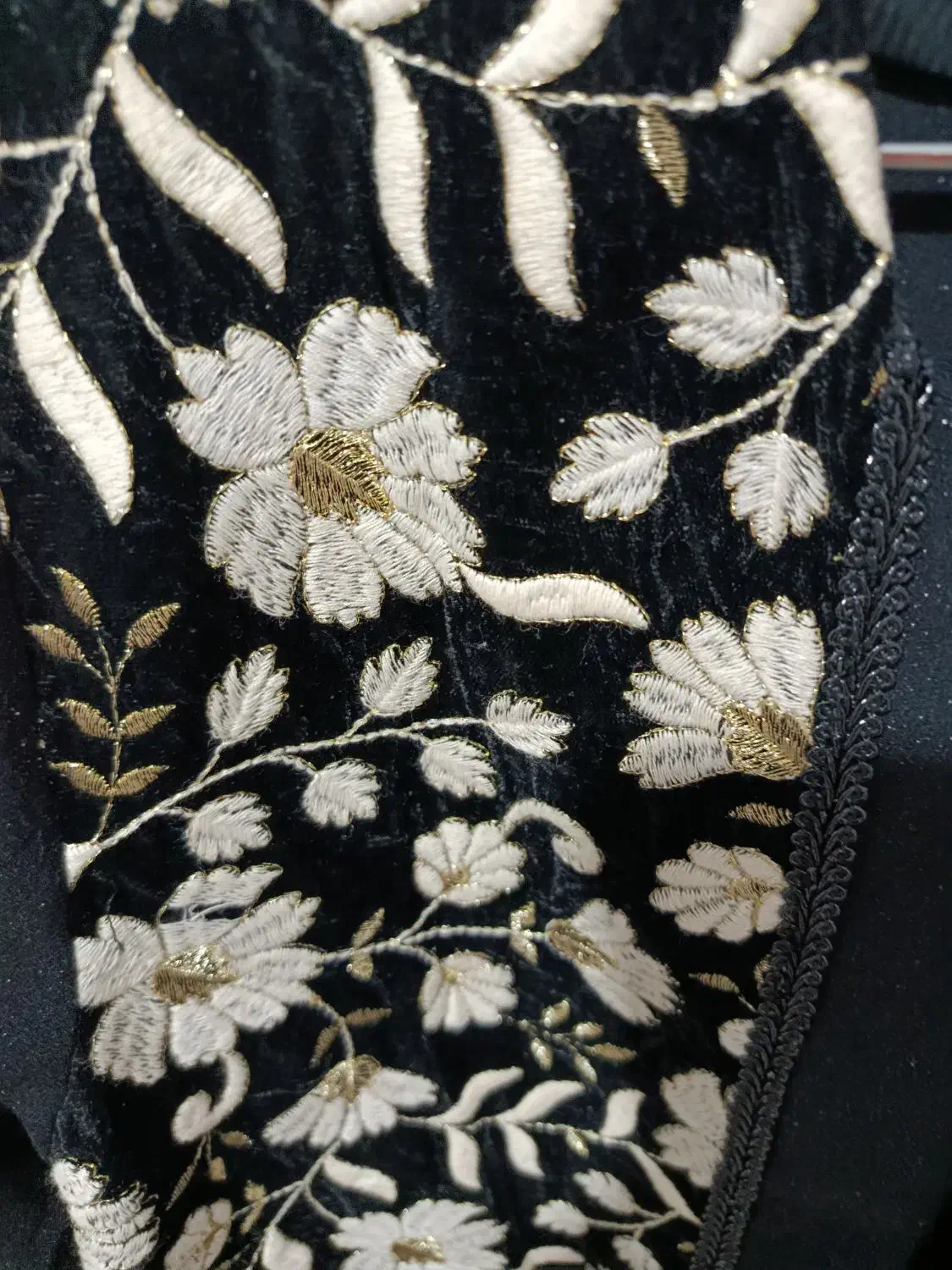 مانتو سوزن دوزی|لباس|اندیشه, اندیشه فاز ۲|دیوار