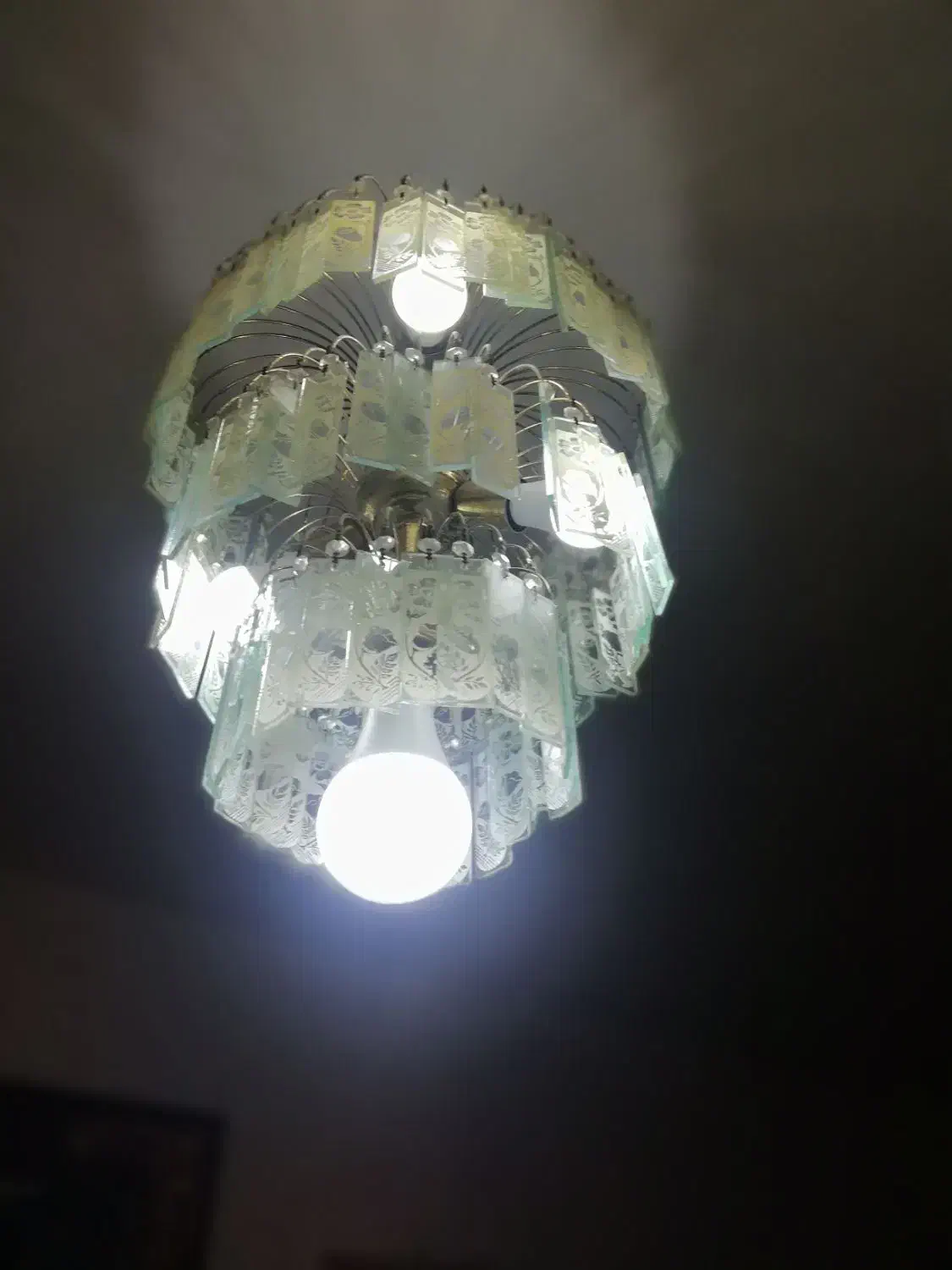 لوستر شیشه ای سالم سالم|لوستر و چراغ آویز|رشت, پیرکلاچای|دیوار