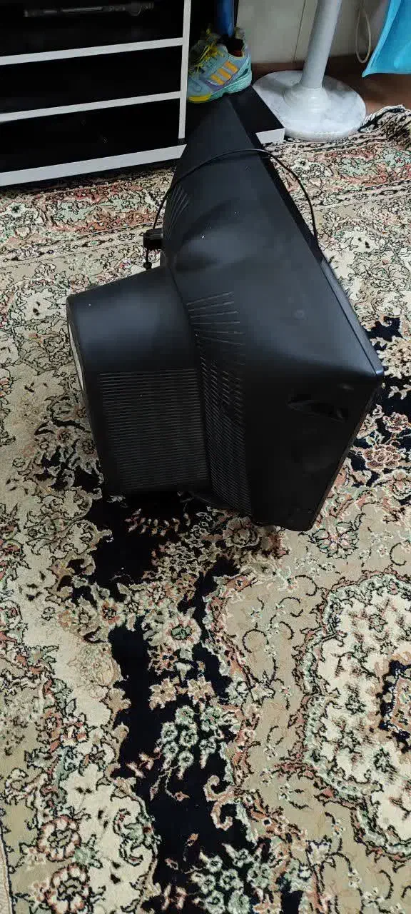 تلوزیون ۲۱ اینچ|تلویزیون و پروژکتور|اردکان, |دیوار