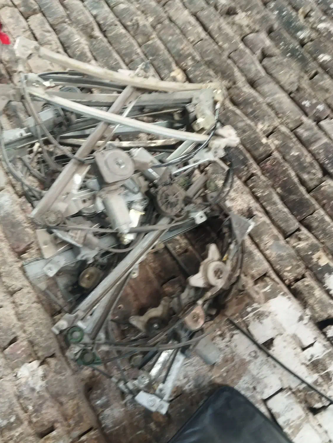 فروش انواع شیشه و شیشه بالابر برقی و دستی|خدمات موتور و ماشین|خمینیشهر, |دیوار