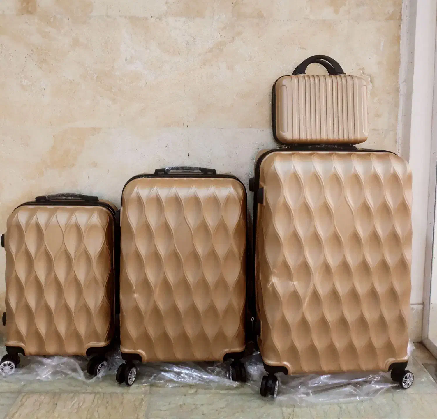 چمدان چهارتیکه|کیف، کفش، کمربند|بندرعباس, |دیوار