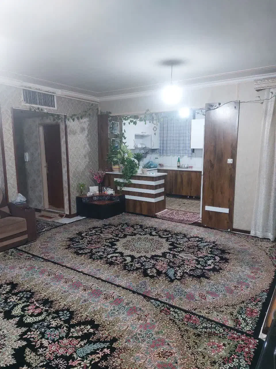 آپارتمان تک واحدی زمرد|فروش آپارتمان|کرمان, |دیوار