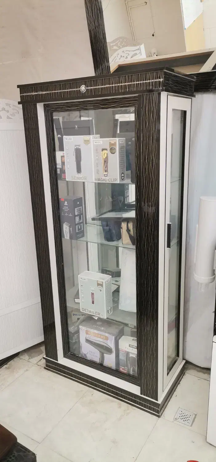 ویترین ام دی اف ایستاده - مناسب مغازه و منزل|بوفه، ویترین، کنسول|قم, باغ شریفی|دیوار