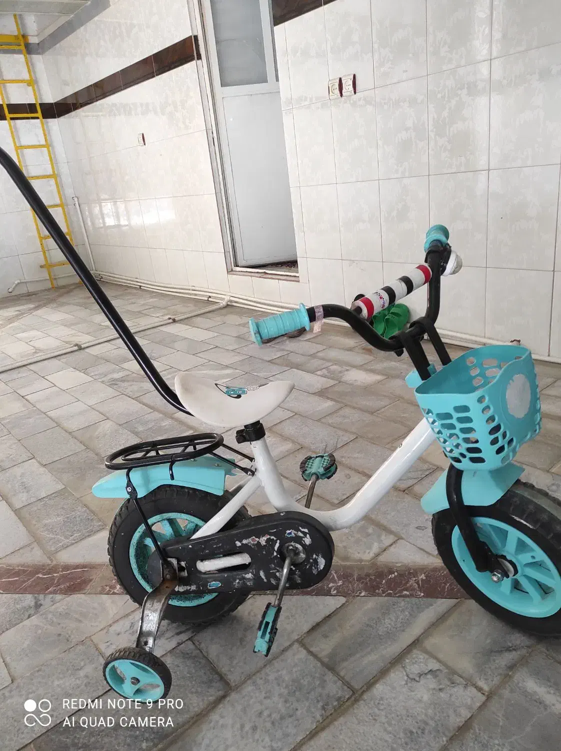 دوچرخه|دوچرخه، اسکیت، اسکوتر|بهار, |دیوار