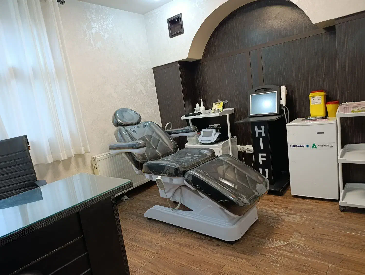 استحدام پزشک عمومی مسلط به امور زیبایی|استخدام درمانی، زیبایی، بهداشتی|تهران, شادمان|دیوار