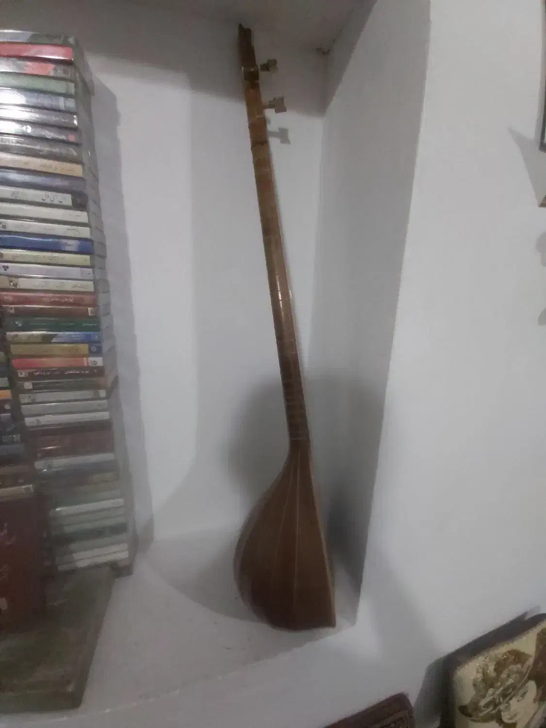 سه تار مهر نوروزیان|سازهای سنتی|همدان, |دیوار