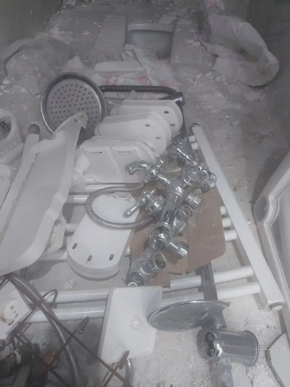 شیرآلات و سینک کامل بعلاوه ملزومات|مصالح و تجهیزات ساختمان|سبزوار, کوی بهار|دیوار