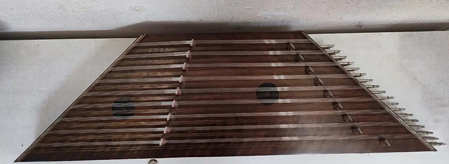 سنتور ضد رطوبت با کیفیت با میز و مضراب و هارد کیس|سازهای سنتی|چالوس, |دیوار