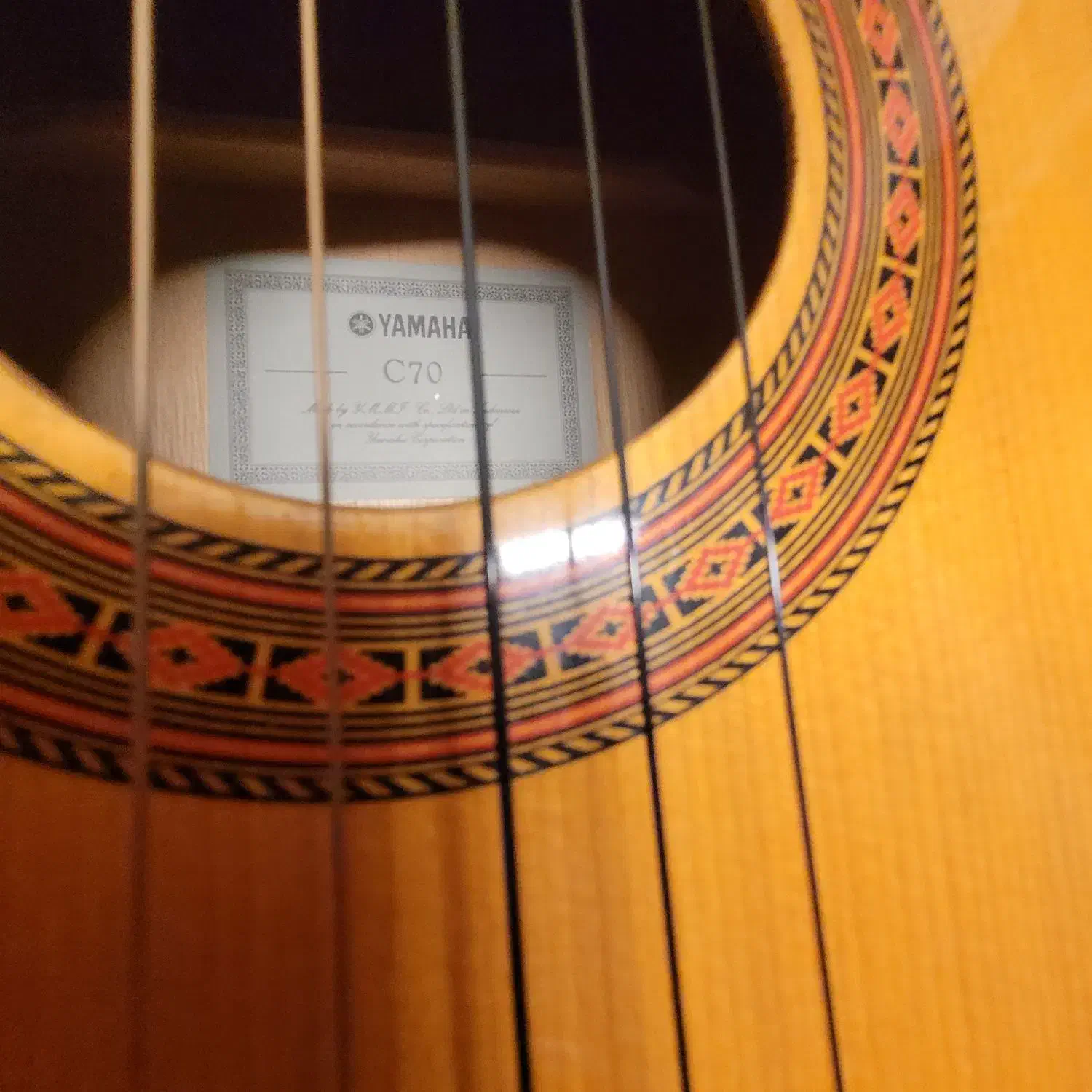 گیتار c70 در حد آکبند با کاور|گیتار، بیس، امپلیفایر|بابل, |دیوار