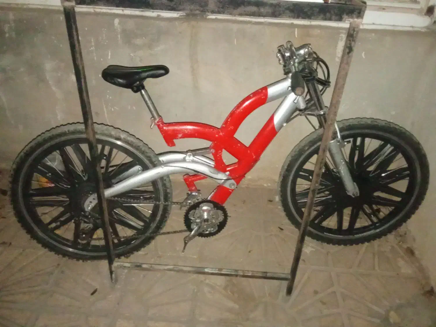 دوچرخه|دوچرخه، اسکیت، اسکوتر|تربت‌حیدریه, آبشار|دیوار