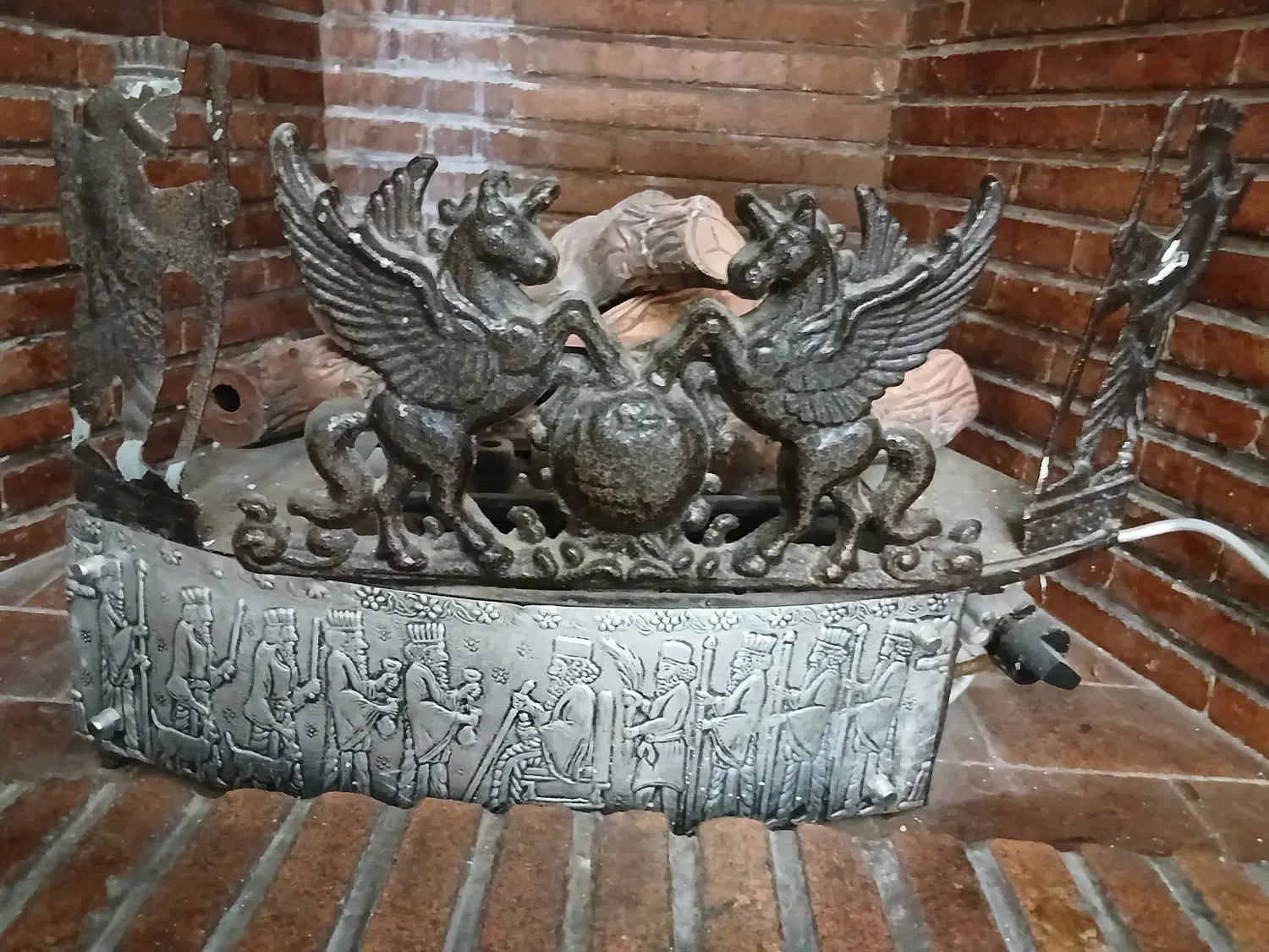 شومینه با اجاق و ترموکوبل سالم و آجر های چوب نما|بخاری، هیتر، شومینه|تهران, حکیمیه|دیوار