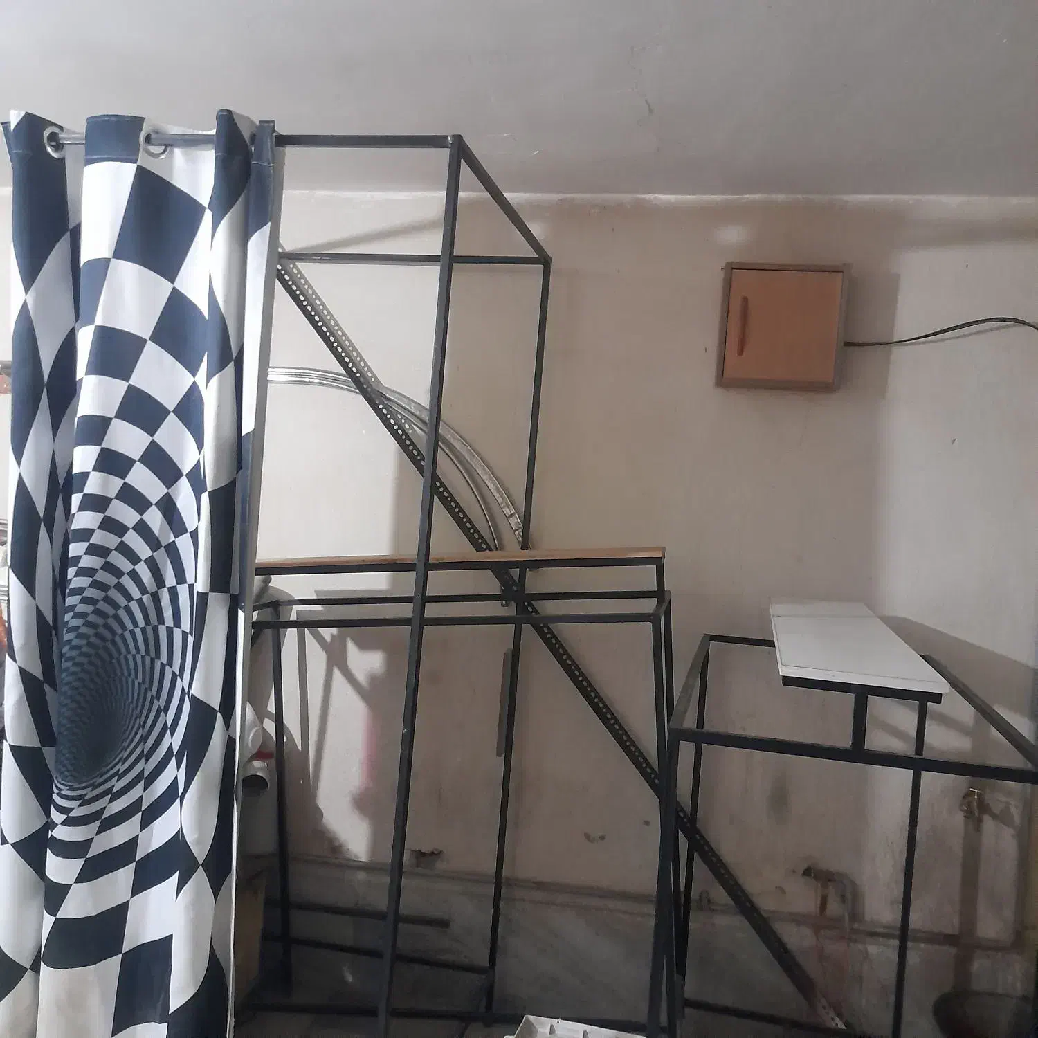 آینه قدی|آینه|مشکین‌دشت, |دیوار