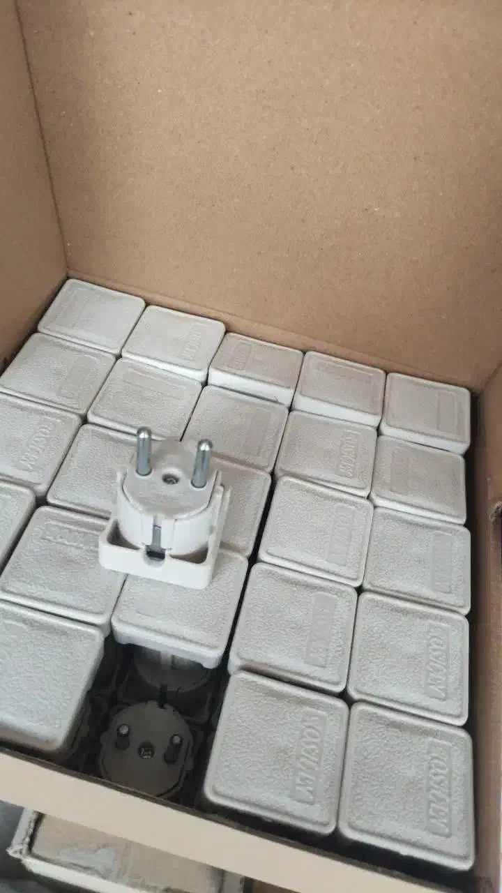 دوشاخه برق مربع چهارگوش و انگشتی دسته دار ارت دار|سایر لوازم برقی|تبریز, |دیوار