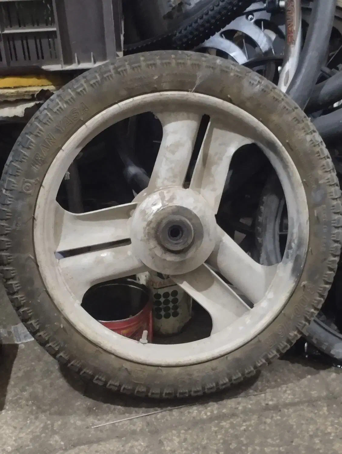 لاستیک سه چرخ|دوچرخه، اسکیت، اسکوتر|نیشابور, مدرس|دیوار