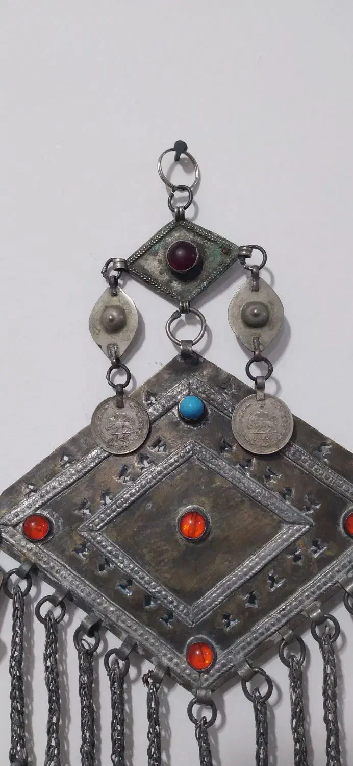 گردن آویز ورشو قاجاری|کلکسیون اشیاء عتیقه|بجستان, |دیوار