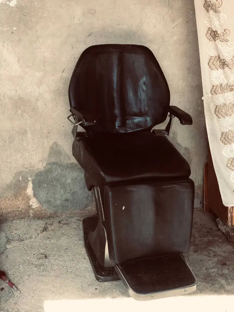 صندلی برقی آریشگری خیلی تمیز زیر قیمت بازار|آرایشگاه و سالنهای زیبایی|قره ضیاالدین, |دیوار