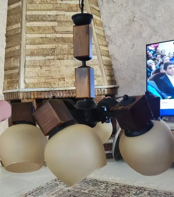 لوستر ۶ شاخه ای چوبی فلزی|لوستر و چراغ آویز|کرج, باغستان|دیوار