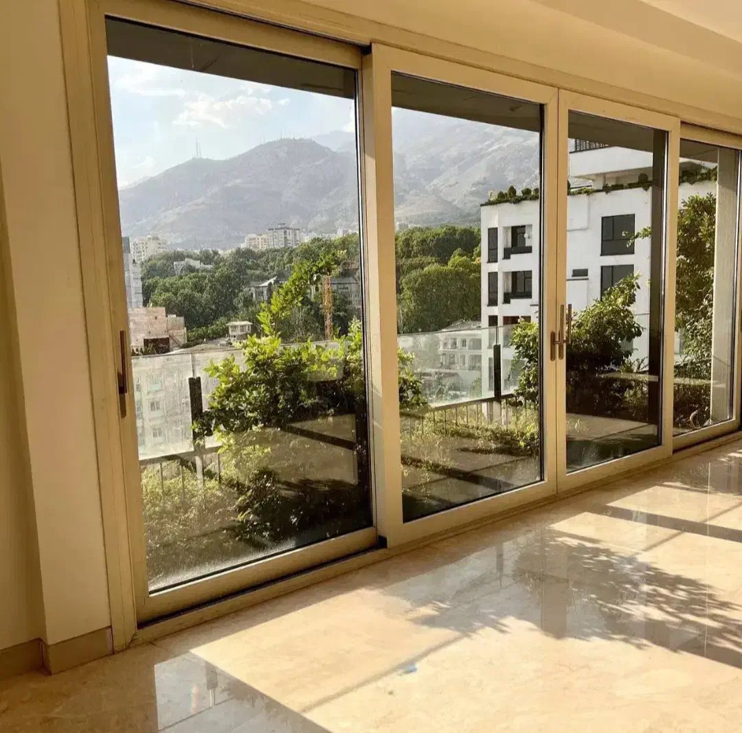 ۱۱۴مترزیبایی*پنجره های قدی آفتابگیر*فول دیزاین شده