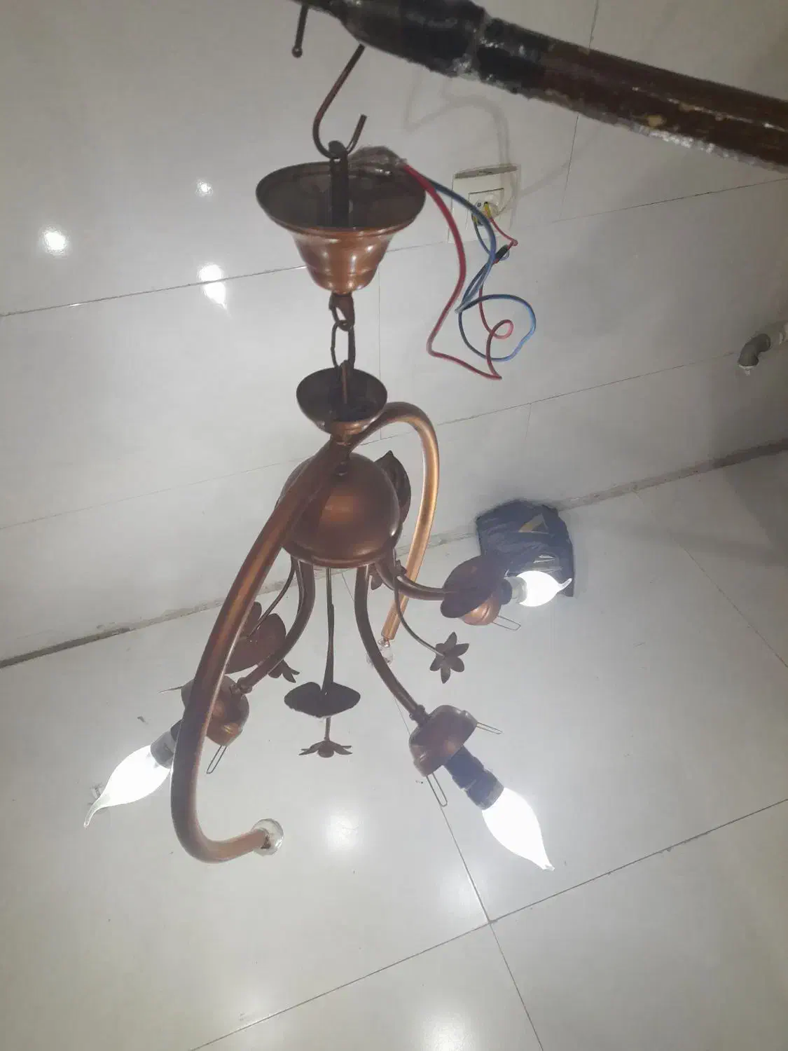 لوستر ۴ شاخه سالم.|لوستر و چراغ آویز|الیگودرز, |دیوار