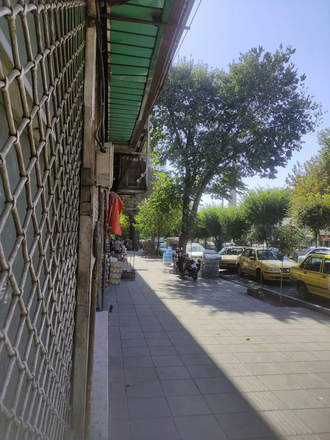مغازه ۲دهانه بزرگ بر ابتدای خیابان چالوس|اجارهٔ مغازه و غرفه|کرج, برغان|دیوار