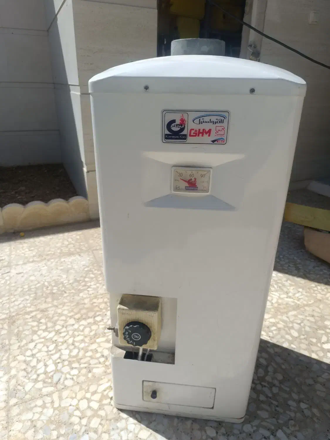 آبگرمکن گازی دیواری|آبگرمکن، پکیج، شوفاژ|کوهمره, |دیوار