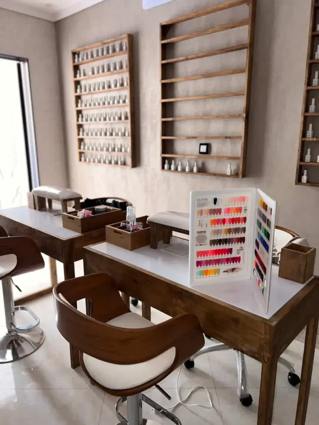 نیازمند مدل ناخون|خدمات آرایشگری و زیبایی|شاهرود, |دیوار