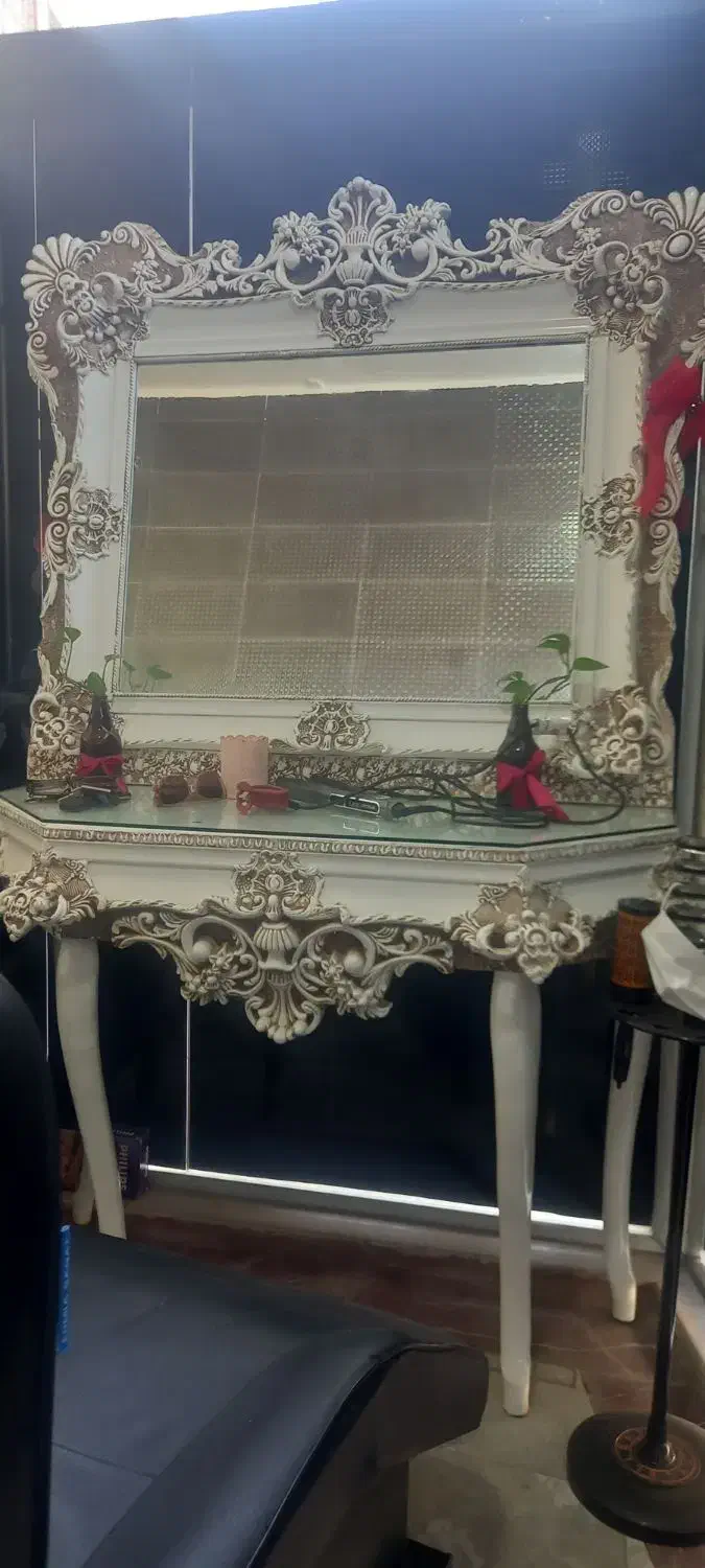 آینه ارایشگاه|آرایشگاه و سالن‌های زیبایی|کنگاور, |دیوار