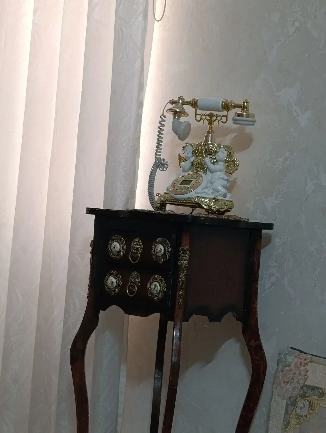 تلفن|تلفن رومیزی|تربت‌حیدریه, منظر|دیوار