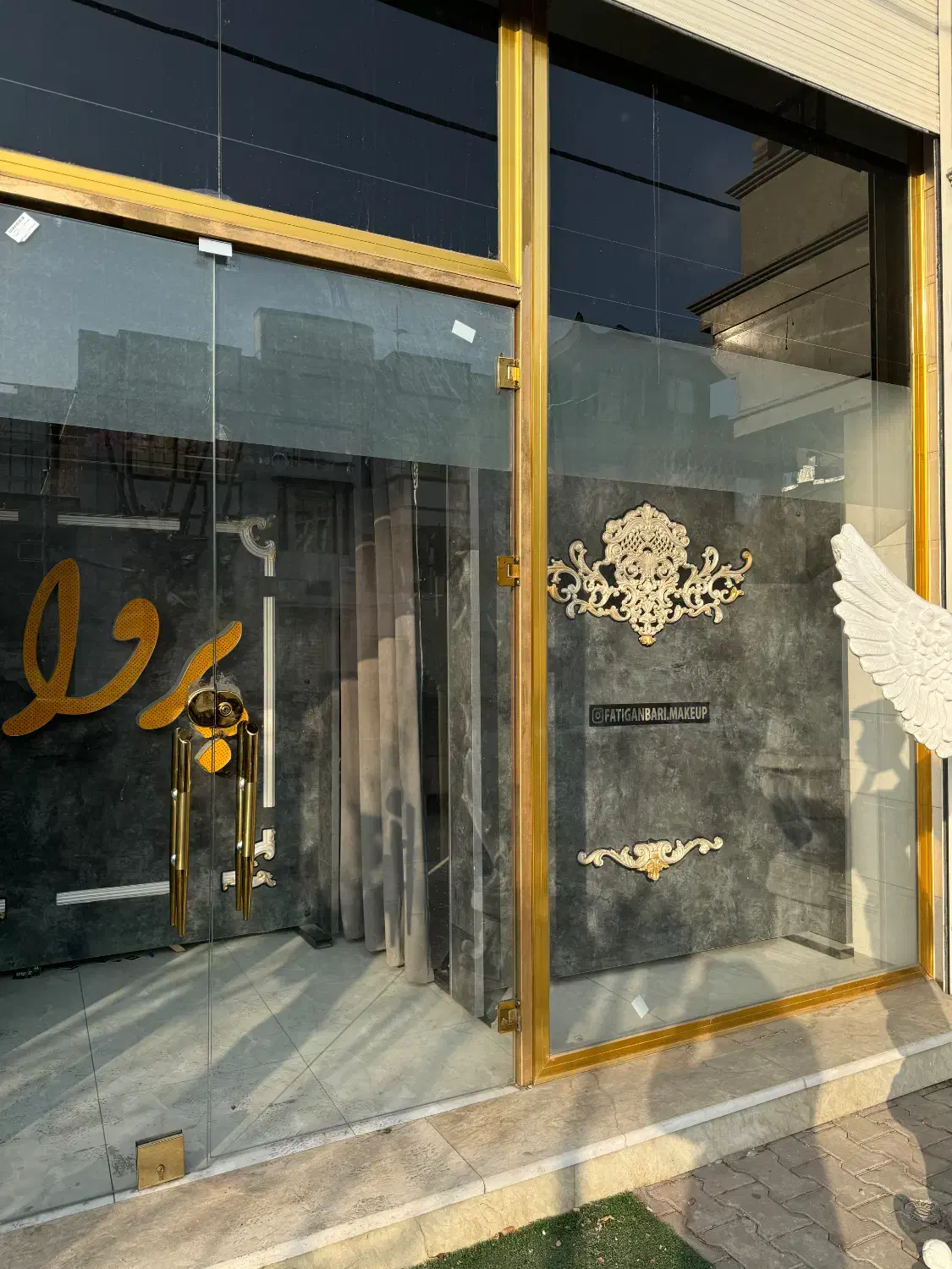 ورودی سالن زیبایی|آرایشگاه و سالن‌های زیبایی|سلماس, |دیوار