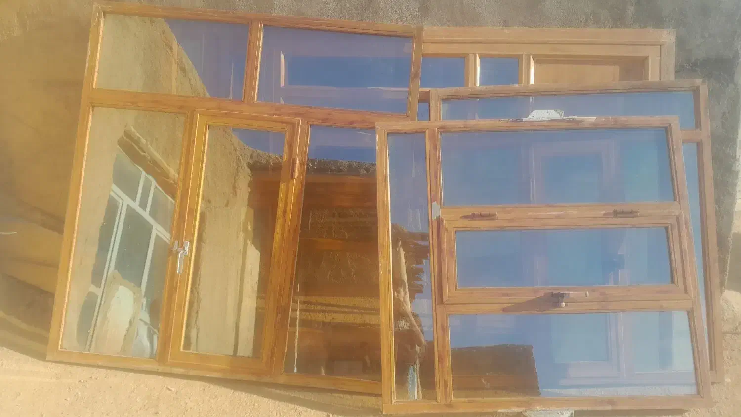 یک‌عدد‌ در و۳عدد پنجره|مصالح و تجهیزات ساختمان|تویسرکان, |دیوار