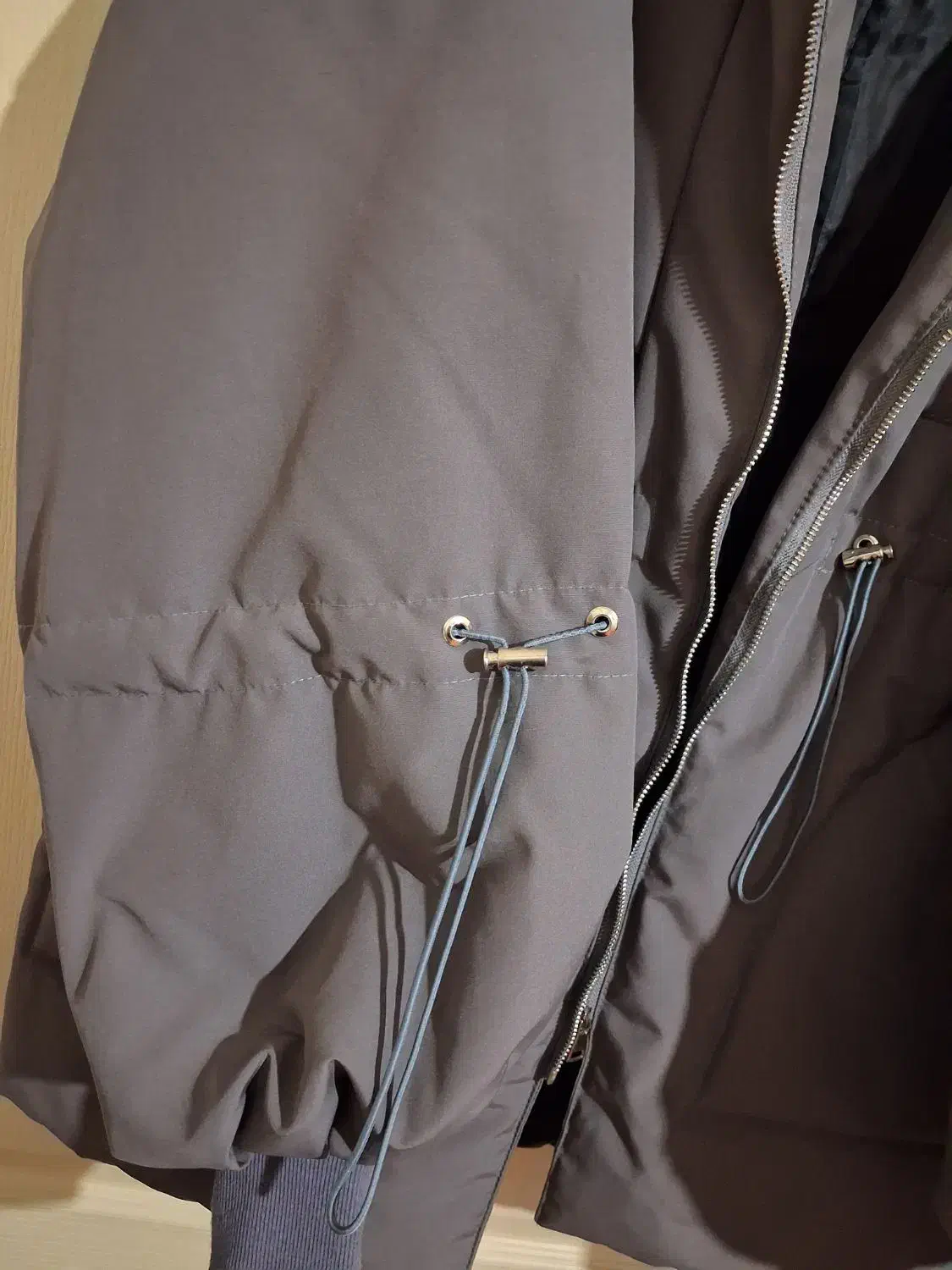 کاپشن|لباس|اهر, |دیوار