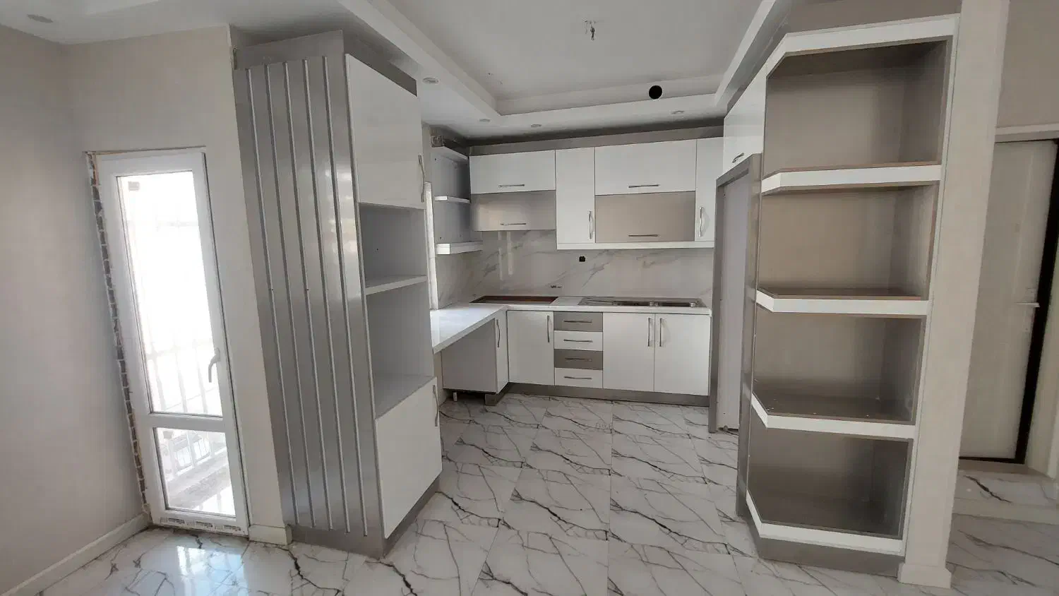 واحد 102 متری نوساز.خ طالقانی .چهارراه ولیعصر|فروش آپارتمان|قزوین, |دیوار