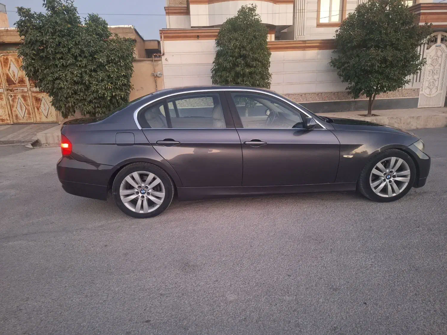 بی ام و ۳۲۵ای مدل ۲۰۰۶ اتوماتیک|خودرو سواری و وانت|شیراز, حومه شیراز|دیوار