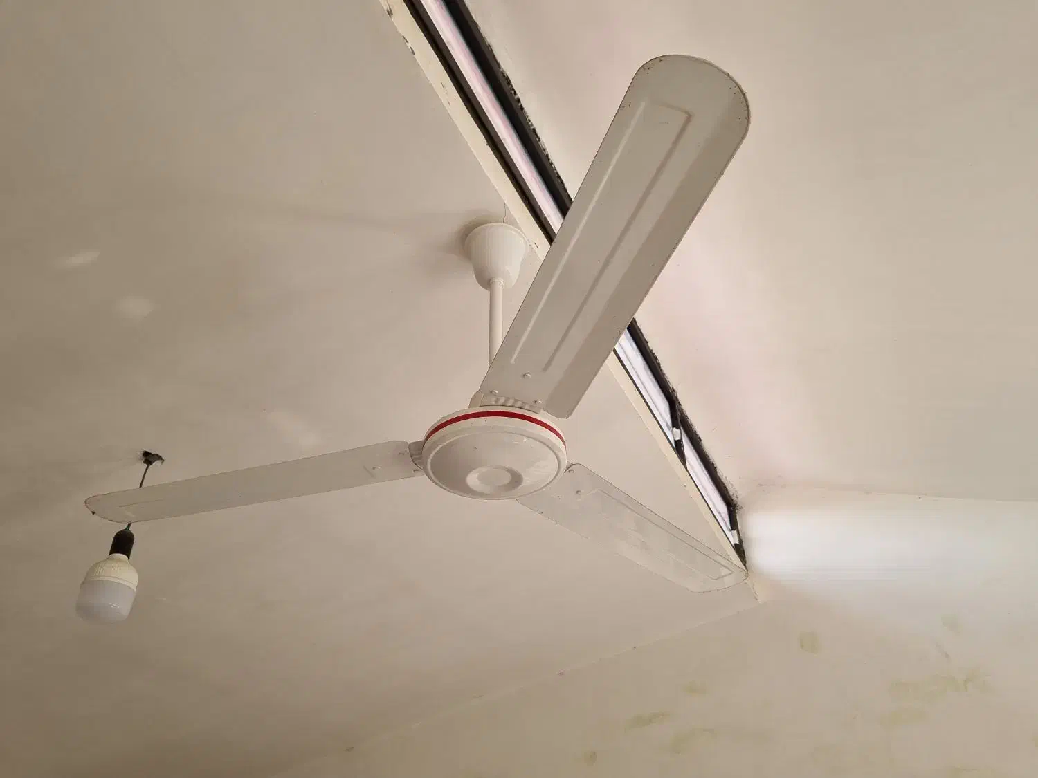 پنکه سقفی درحدنو|پنکه و تصفیهکنندهٔ هوا|اراک, |دیوار