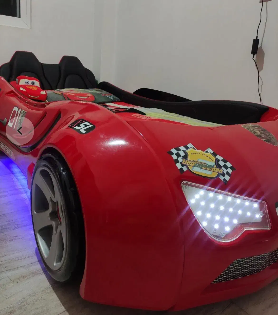 تخت و میز تحریر|تخت و سرویس خواب|بندر انزلی, آخرخط|دیوار