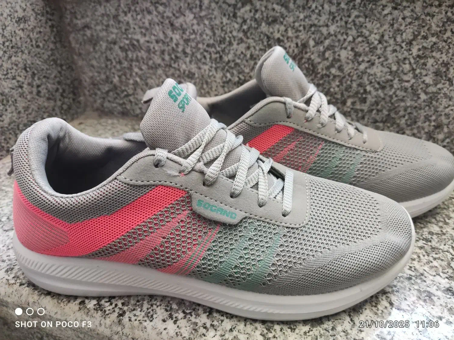 کتانی سبک43|کیف، کفش، کمربند|میانه, |دیوار