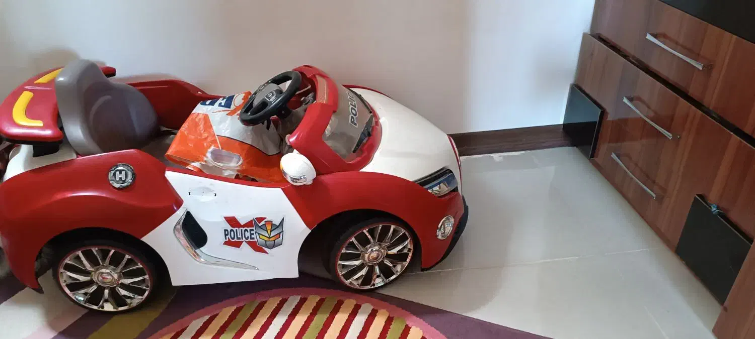 ماشین شارژی در حد نو|اسباب‌بازی بچه|خرم‌آباد, |دیوار