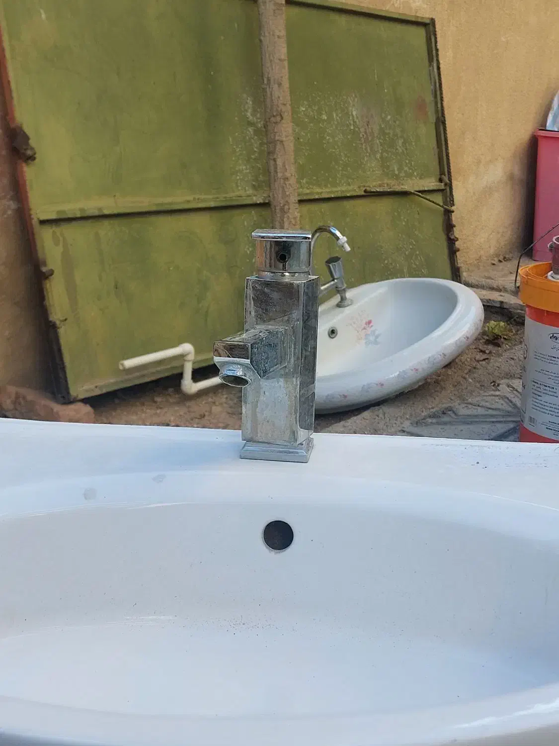 روشویی سفید.نقره ای|لوازم سرویس بهداشتی|ایلام, |دیوار