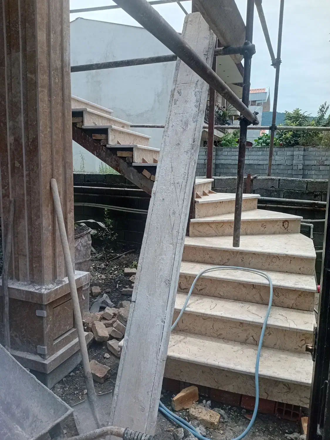 سنگ نما رومی حیاط سازی و کاشی سرامیک|خدمات پیشه و مهارت|چالوس, |دیوار