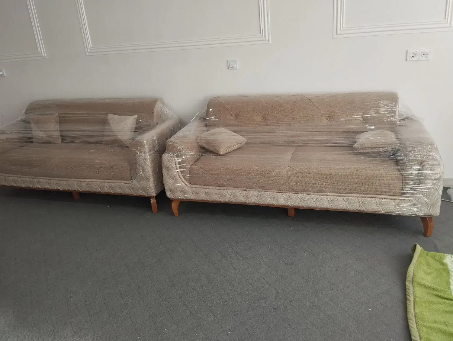 مبل۸نفره نوهنوراستفاده نشده شیک|مبلمان خانگی و میز عسلی|تربت جام, شیخ احمد جامی|دیوار