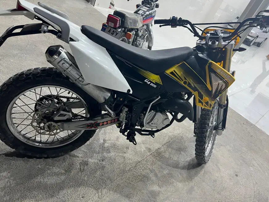 موتور بهرو ۲۰۰مدل۴۰۲|موتورسیکلت|شیراز, پارک آزادی|دیوار