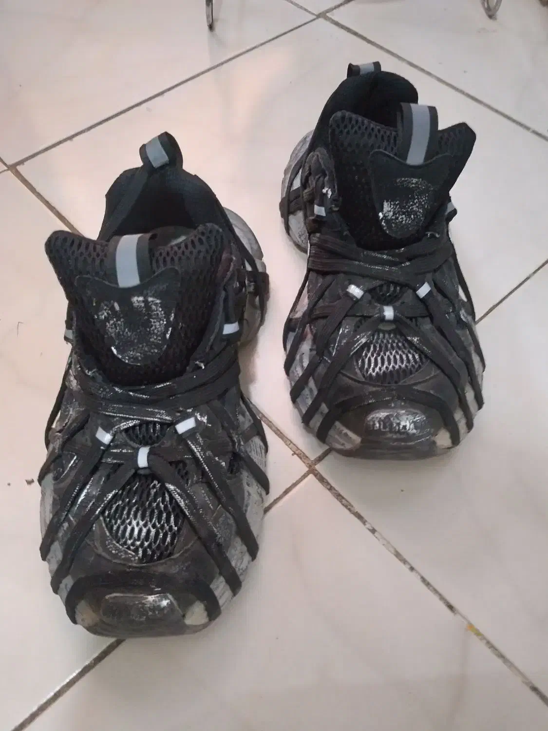 کفش اورجینال|کیف، کفش، کمربند|پرند, فاز ۶|دیوار