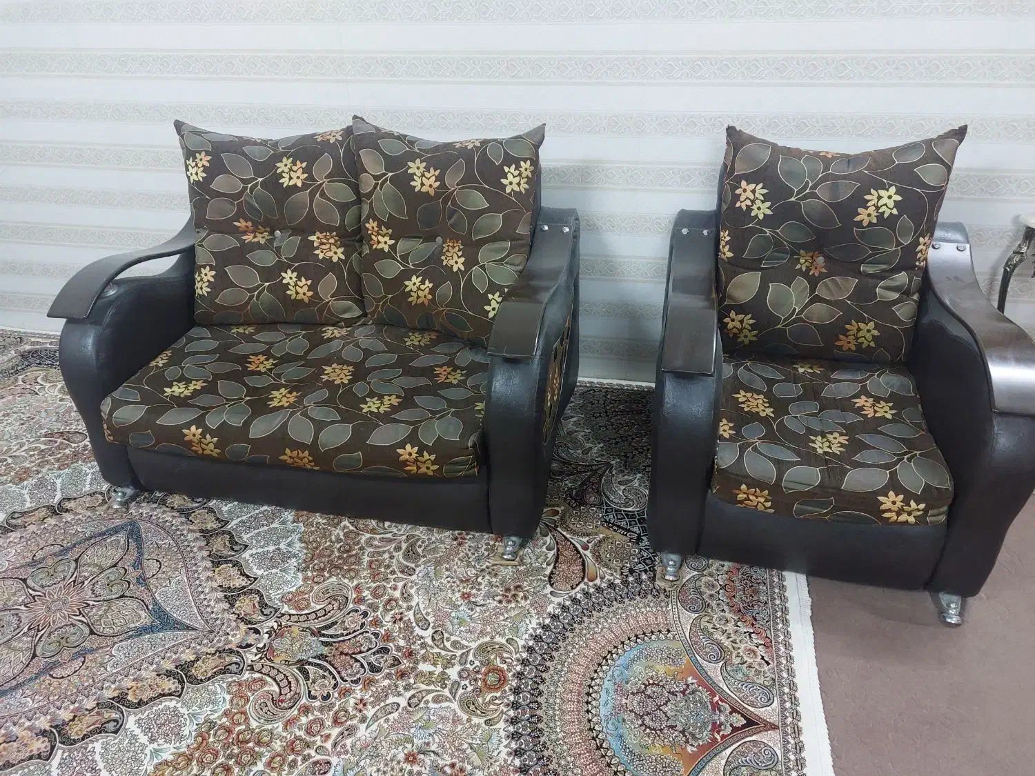 مبل 4 نفره|مبلمان خانگی و میز عسلی|قم, سراجه (۱۵ خرداد)|دیوار