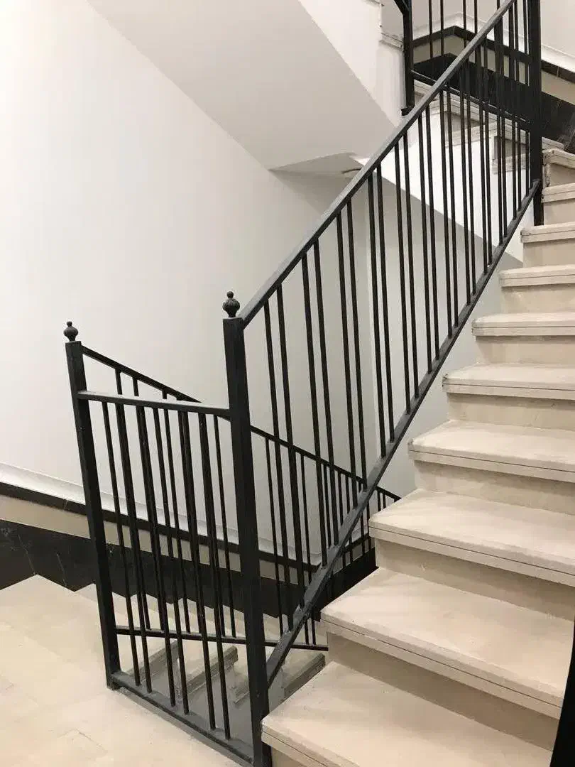 ساخت ونصب فرم جوشکاری راه پله و رابیس بندی وغیره۰۰|خدمات پیشه و مهارت|مشهد, بهمن|دیوار