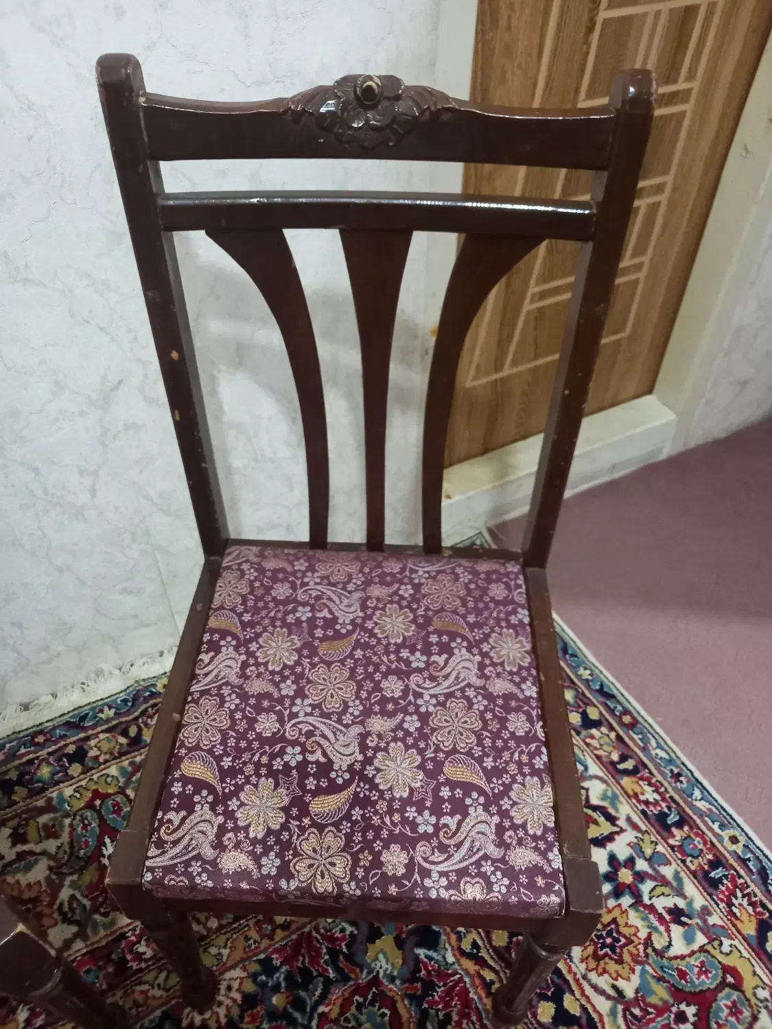 دوتا صندلی سالم و تمیز|صندلی و نیمکت|اشکذر, |دیوار