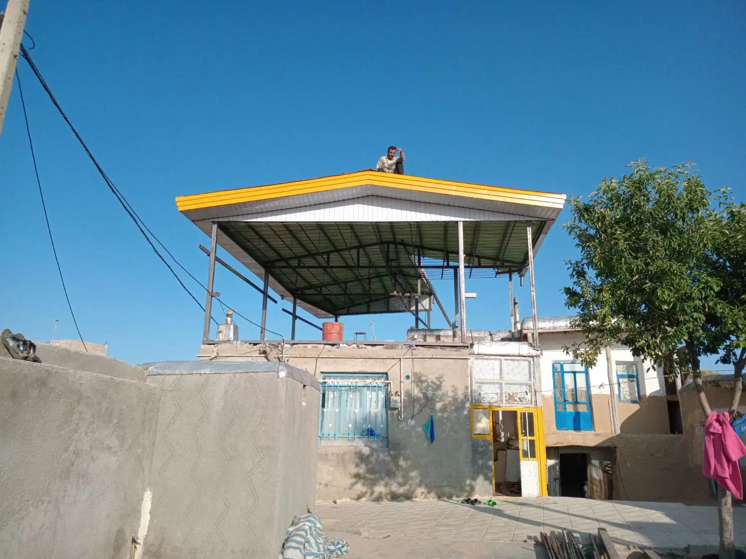 اجرای انواع سقفهای شیروانی وسبک سازی ساختمان|خدمات پیشه و مهارت|همدان, |دیوار