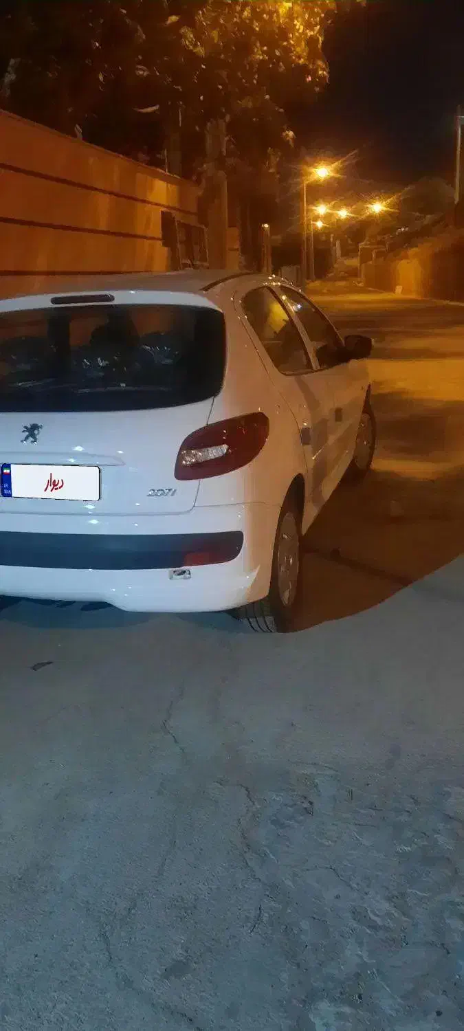 ۲۰۷ سقف فلز|خودرو سواری و وانت|نائین, |دیوار