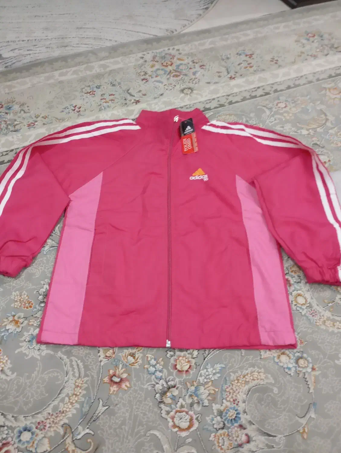 لباس ورزشی|لباس|برخوار, |دیوار