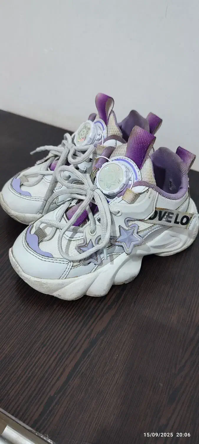 کتونی دخترانه|کفش و لباس بچه|میانه, |دیوار